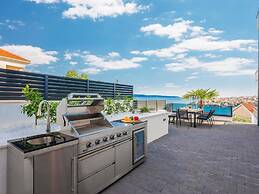 Luxury Villa With Swimming Pool and Sauna