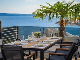 Luxury Villa With Swimming Pool and Sauna