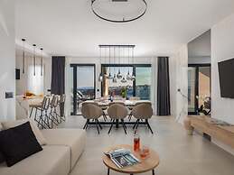 Luxury Villa With Swimming Pool and Sauna