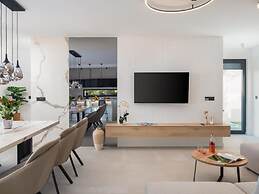 Luxury Villa With Swimming Pool and Sauna