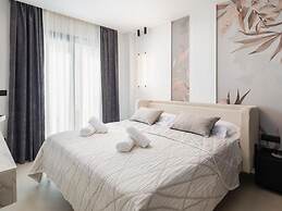 Luxury Villa With Swimming Pool and Sauna