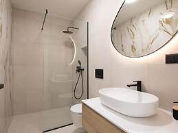 Luxury Villa With Swimming Pool and Sauna