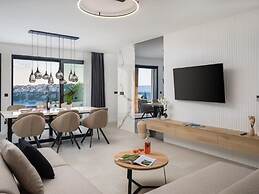 Luxury Villa With Swimming Pool and Sauna