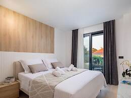 Luxury Villa With Swimming Pool and Sauna