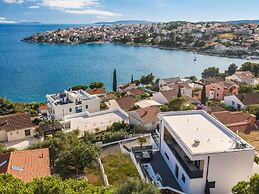 Luxury Villa With Swimming Pool and Sauna