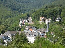 Mechthild and Hans-jurgen Geschwind