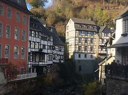 Mechthild and Hans-jurgen Geschwind