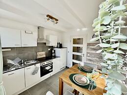 Modern Holiday Home in the Center