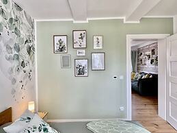 Modern Holiday Home in the Center