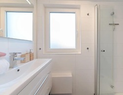 Luxury Chalet With Covered Terrace, in Zeeland