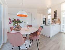 Luxury Chalet With Covered Terrace, in Zeeland