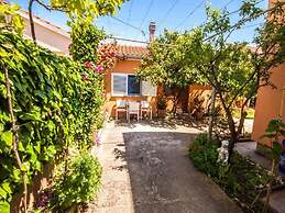 Apartments Amalia - Two Bedroom Apartment With Roofed Terrace