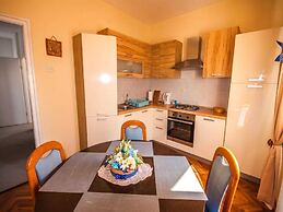 Apartments Amalia - Two Bedroom Apartment With Roofed Terrace