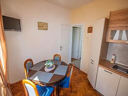 Apartments Amalia - Two Bedroom Apartment With Roofed Terrace