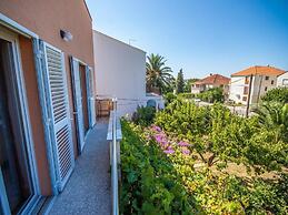 Apartments Amalia - Two Bedroom Apartment With Roofed Terrace