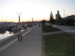 Apartments Amalia - Two Bedroom Apartment With Roofed Terrace