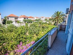 Apartments Amalia - Two Bedroom Apartment With Roofed Terrace