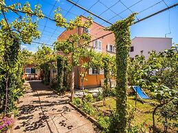 Apartments Amalia - Two Bedroom Apartment With Roofed Terrace