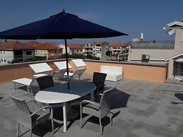 Apartments Amalia - Two Bedroom Apartment With Roofed Terrace