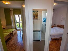 Apartments Amalia - Two Bedroom Apartment With Roofed Terrace