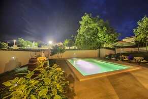 Villa G With Pool in Barban