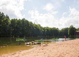 Lakefront Glamping w/ Pets