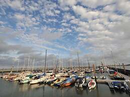 Dunenhuus West Modern Retreat