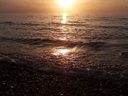 Lighthouse View Modern Retreat