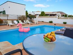 Spacious Holiday Home in La Oliva