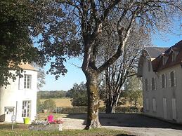 Lovely Cottage in Sauze-vaussais With Terrace