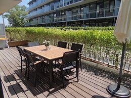 Waterfront Apartment on the Canal