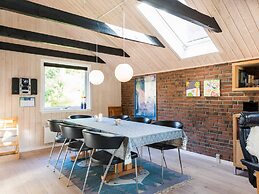 Charming Family Retreat-by Traum