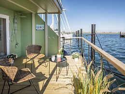 Houseboat Grey Seal Comfortable Vacation Home