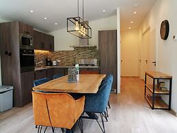 Beautiful Chalet With a Fireplace in a Wooded Area