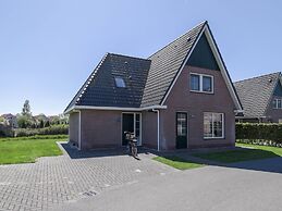 Villa With Whirlpool and Sauna in Makkum