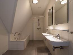 Villa With Whirlpool and Sauna in Makkum