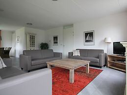 Villa With Whirlpool and Sauna in Makkum