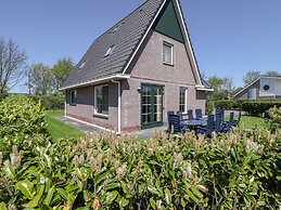 Villa With Whirlpool and Sauna in Makkum