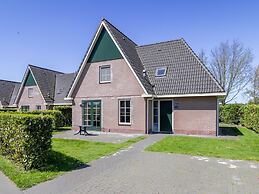 Villa With Whirlpool and Sauna in Makkum
