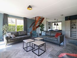 Villa With Whirlpool and Sauna in Makkum