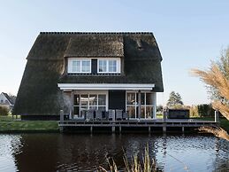 Beautiful Villa With Jacuzzi on the Tjeukemeer