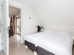 Beautiful Villa With Jacuzzi on the Tjeukemeer