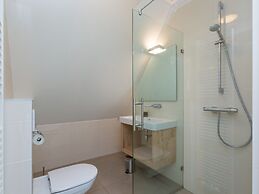 Beautiful Villa With Jacuzzi on the Tjeukemeer