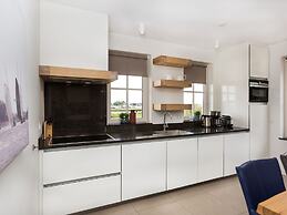 Beautiful Villa With Jacuzzi on the Tjeukemeer