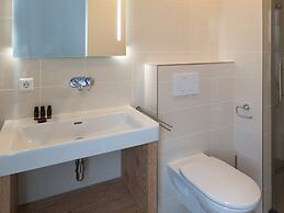 Beautiful Villa With Jacuzzi on the Tjeukemeer