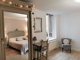 Spacious Apartment With Garden