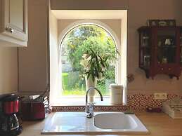 Spacious Apartment With Garden