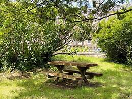 Spacious Apartment With Garden