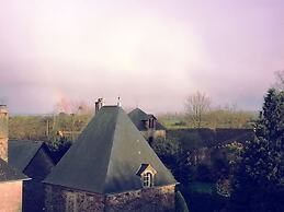 Spacious Apartment With Garden