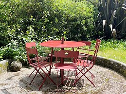 Spacious Apartment With Garden